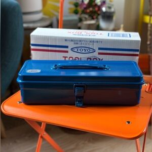 NWT TOYO Trunk-type tool box T-320 Blue (Glossy Pearly) Colorway